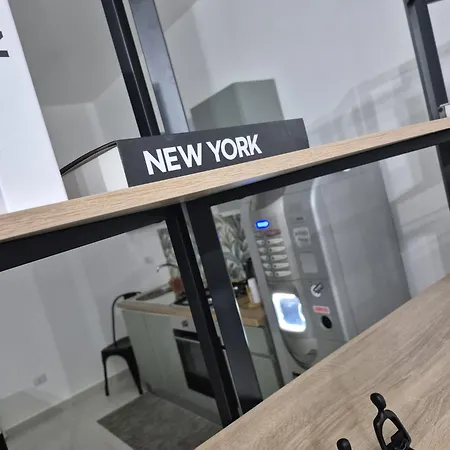 Tropical House Gizzeria