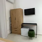 Tropical House Gizzeria
