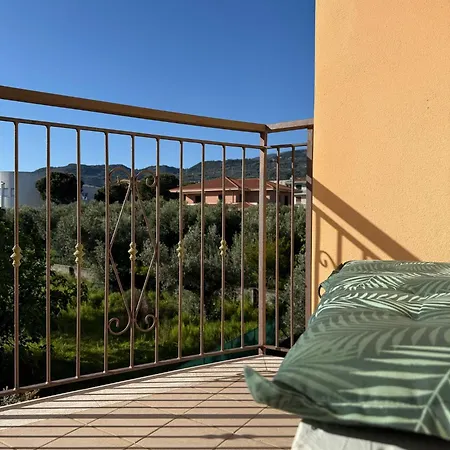 Tropical House Guest house Gizzeria