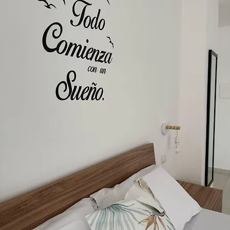 Tropical House Gizzeria