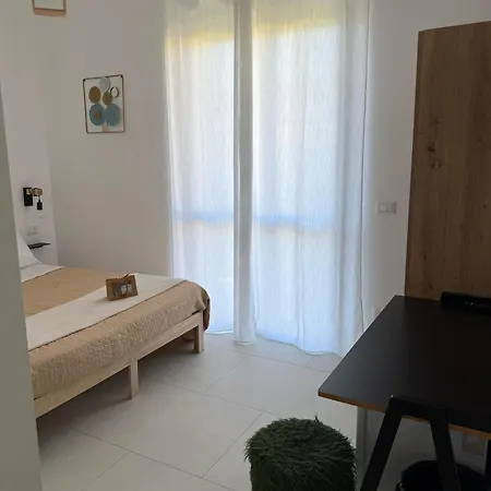 Tropical House Gizzeria