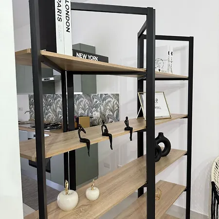 Tropical House Gizzeria