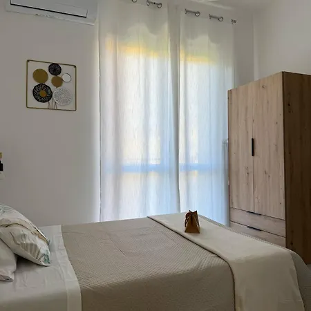 Tropical House Gizzeria