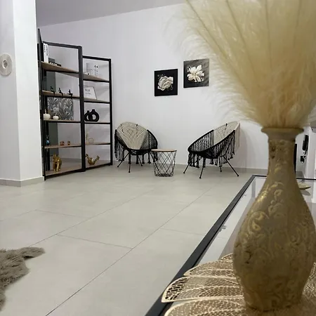 Tropical House Guest house Gizzeria