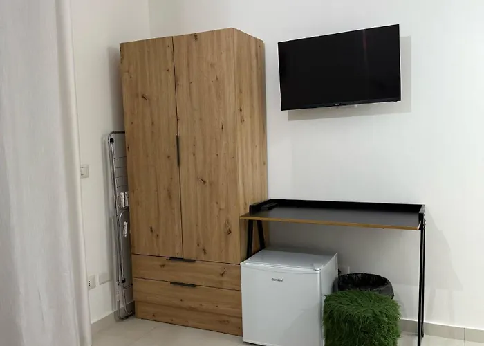 Tropical House Gizzeria