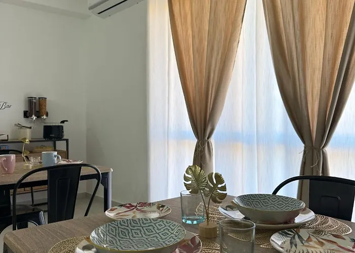 Tropical House Gizzeria