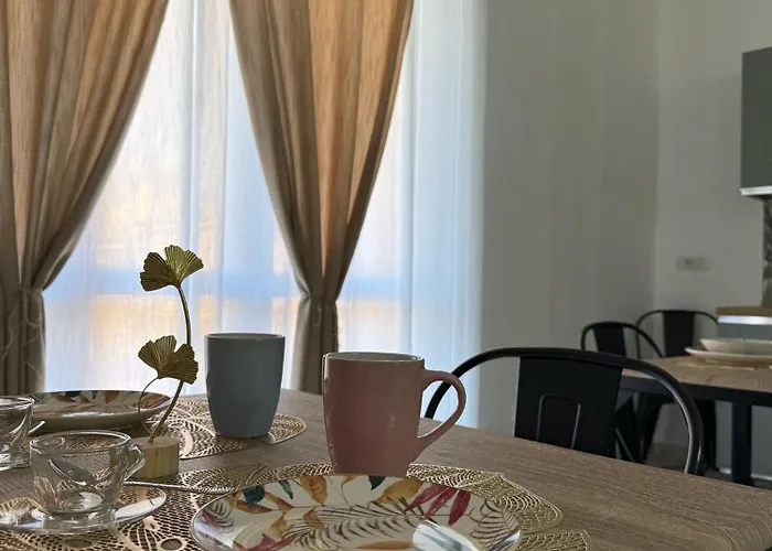 Tropical House Gizzeria